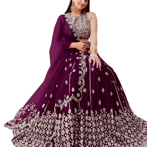 Robe de mariée artisanale grande taille avec dupatta, style indien et pakistanais, broderies dorées, fleurs en chiffon et cristaux, un modèle unique fait main - Product Image 1