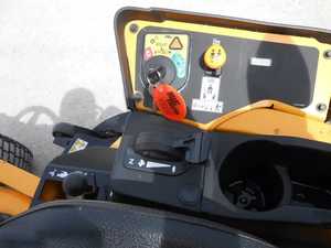 เครื่องตัดหญ้า Cub Cadet ZTS2 54 รุ่นปี 2023 แบบ Zero Turn กำลัง 24 แรงม้า 173 ซีซี เครื่องยนต์เบนซิน ใบมีดทรงกระบอก ความจุถังน้ำมัน 100 ลิตร - Product Image 6