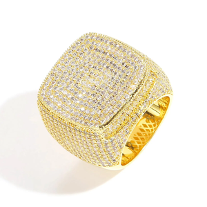 Anillo Hip Hop Plateado Icónico con Baño de Rodio y Diamantes Moissanite Diseñado para Máxima Brillantez, Lujoso para Bodas - Product Image 3