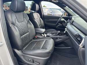 USADO EN BUEN ESTADO 2024 para Telluride SX X-Pro AWD Automático Volante a la Izquierda Interior Oscuro Asientos de Cuero Llantas R19 7 Asientos - Product Image 5