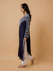 Hermoso bordado trabajo Modal algodón Kurtas estilo indio y paquistaní Casual y ropa de festival para fiestas de verano - Product Image 5