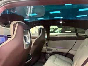 Nouvelle berline YU 2025 au design restylé, intérieur cuir foncé, toit ouvrant panoramique, transmission intégrale, batterie lithium R18, voiture pour adultes, best-seller, prête à être expédiée - Product Image 5