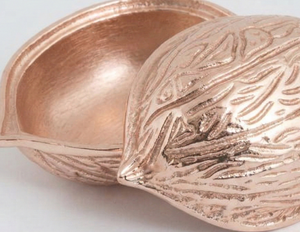 Mayorista de fabricante de artículos de servicio creativo de fruta seca decorativa de aluminio occidental minimalista con forma de nuez de primera calidad - Product Image 4