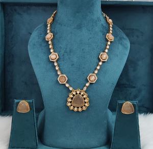 ชุดสร้อยคอโมนาลิซ่า สโตน บาส และ โพลกี้ ดีไซน์เรียบง่าย เหมาะสำหรับงานปาร์ตี้ ชุดลำลอง คุณภาพพรีเมียม - Product Image 1