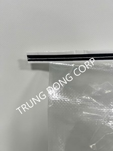 Sacs en plastique tissés en PP laminé BOPP non imprimés avec bande à ouverture facile fabriqués au Vietnam pour une utilisation en entrepôt - Product Image 3