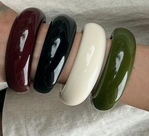 Pulseras de Resina Hechas a Mano, Impermeables, para Mujer, Acabado Pulido de Primera Calidad, Colores Personalizados, Accesorio de Moda Étnica, Hecho por Apex Align - Product Image 4