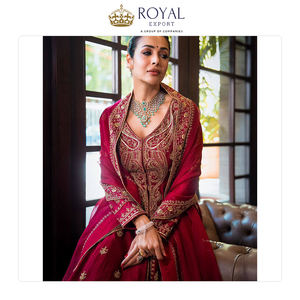 Magnifique tenue de soirée indienne de créateur en soie chinon avec dupatta en georgette et broderies, costume Anarkali à vendre - Product Image 3