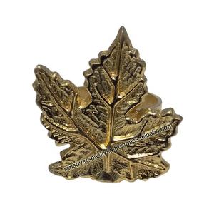 Servilletero de aluminio de hoja de arce personalizado en chapado en oro para decoración de fiestas de mesa de comedor - Product Image 1