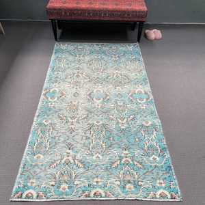 Tapis turc d'appoint 3,6x6,6 pieds, tapis vintage, tapis persan en laine bleu et blanc - Product Image 1