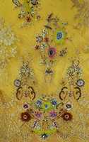 Tissu en dentelle perlée ornée de motifs organiques élégants pour personnaliser les panneaux Lehenga et les jupes ethniques dans les événements