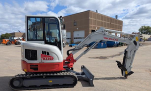 Mini-excavatrice sur chenilles Takeuchi TB335R, 24 CV, capacité de la benne de 3 m, puissance de creusement robuste et durable, travaux routiers, travaux agricoles, construction - Product Image 5