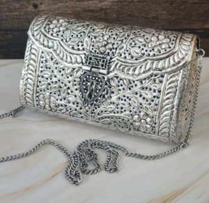 Bolso de Mano de Latón para Eventos Nocturnos con Cierre de Solapa y Forro de Seda - Plegable, Portátil y Duradero - Product Image 2