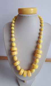 Collar con colgante de resina de bola de moda con cadena de cuerda para tiendas - Product Image 2