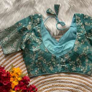 Nouveau Designer Couleur Incroyable Magnifique Looking Élégant Dernière Collection Soie Dola Avec Chemisier Brodé - Product Image 3