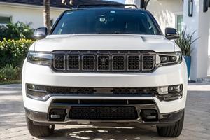 Jeep Grand Wagoneer L Series III de 2025, soigneusement utilisée, avec un moteur six cylindres en ligne biturbo haute performance produisant 540 ch - Product Image 2