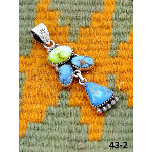 Pendentif en turquoise fait main du sud-ouest avec incrustation de Palomino Golden Hill et monture en argent sterling - Product Image 3