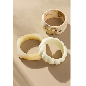 Bracelets élégants en résine colorée et imperméable pour femmes, brillance longue durée, couleurs personnalisées - Accessoire de mode pour les tenues traditionnelles et modernes - Product Image 1