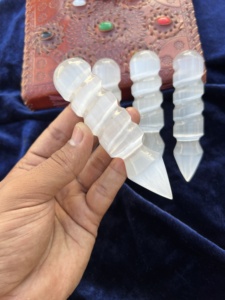 Tour en spirale en sélénite polie en gros grande baguette en cristal de guérison Feng Shui pour le nettoyage de l'énergie méditation spirituelle maison - Product Image 3