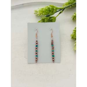 Boucles d'oreilles pendantes style Navajo en turquoise et perles de cuivre, clous en laiton plaqué or pour fêtes, mariages et cadeaux - Product Image 1