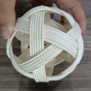 ลูกบอลหวายทรงกลมเป็นมิตรต่อสิ่งแวดล้อมเส้นผ่าศูนย์กลางที่กำหนดเอง-ลูกหวายทำจากเปลือกหวายสำหรับเป็นลูกฟุตบอลหรือของตกแต่ง - Product Image 2