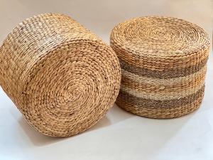 Coussin fabriqué par ottoman en jacinthe d'eau séchée naturelle durable respectueux de l'environnement fabriqué par des Vietnamiens - Product Image 2