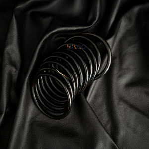 Brazalete de cuerno de búfalo Delgado Premium superventas, acabado lacado en negro, hecho a mano en Vietnam - Product Image 5