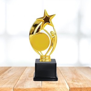 Trophée en métal de signature indienne pour reconnaître les gagnants des départements lors des cérémonies de récompense, trophée au prix de gros - Product Image 3