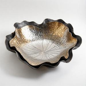 AuroraTray Glam Bowl Dish The Imperial Opulence Regal Bol de service artisanal en plaqué or avec embellissements de crête royale - Product Image 3