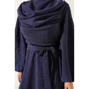 Robe de Soirée Pailletée à Col Bénitier Bleu Marine - Product Image 4