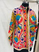 Gran oferta, chaqueta bordada, chaqueta acolchada hecha a mano para mujer, ropa de playa Bohemia, ropa de Festival elegante, regalo único para ella, borde libre