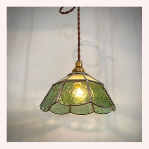 Ethereal Glow Luxe 2025 Signature Edition Pendentif en verre de cristal fabriqué à la main Luminescence rayonnante Accents plaqués or Ovale Moyen - Product Image 5