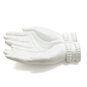 Cuenco de mármol blanco en forma de mano para decorar una mesa de comedor navideña Ideal para una exhibición de cuenco decorativa y festiva - Product Image 2