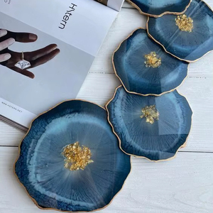 Posavasos de resina artístico elegante hecho a mano con detalles intrincados para elevar las decoraciones de comedor durante bodas y aniversarios - Product Image 1