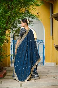 Nouvel ensemble de lehenga choli et de blouse en soie Vichitra orné de paillettes, conçu par des designers, pour les mariages et Diwali - Product Image 6