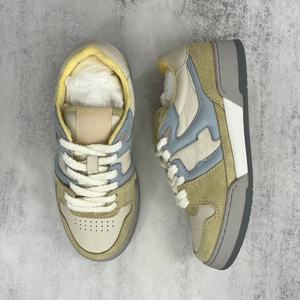 Toutes les saisons sont adaptées à cette paire de chaussures de marche à semelle souple pour hommes, avec lacets réglables, conçues pour les couples. - Product Image 3