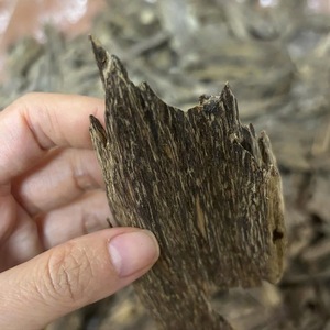 Pure Agarwood Oud Wood Chips Esencia de lujo para la decoración del hogar - Product Image 1