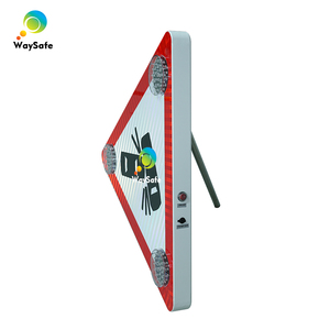 Segnale Stradale LED Solare 70x70cm, Triangolare Lampeggiante Ambra, Segnale di Avvertimento per Incidenti Stradali - Product Image 4