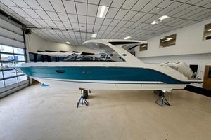 Bateaux sportifs de luxe en fibre de verre 2025 SLX 310 31,5 pieds, type bowrider, avec deux moteurs hors-bord, prêts à la livraison - Product Image 5