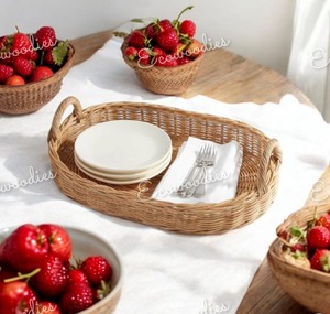 Elegante bandeja de mimbre de bambú simple hecha a mano Bandeja de servicio de pan de mimbre de bambú elegante y simple para uso en la sala de estar - Product Image 5