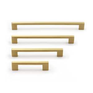 Tirador de metal para mostradores de servicio de restaurante con un diseño moderno, elegante y duradero para áreas de alto tráfico. - Product Image 2