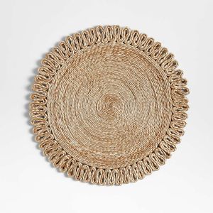 Set de table en macramé naturel, idéal pour protéger les tables tout en créant une ambiance décontractée lors des repas à la maison - Product Image 2
