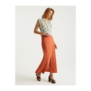 Falda Holgada para Mujer BGN con Detalle de Abertura Modelo S23S194 - Product Image 1