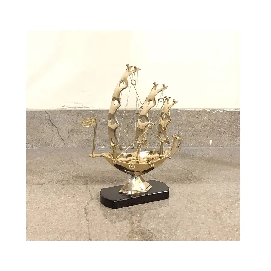 High Quality design Metal Ship Sculpture on Wooden Base Home Showpiece Decoration Brass Sculpture for Tables Centerpiece