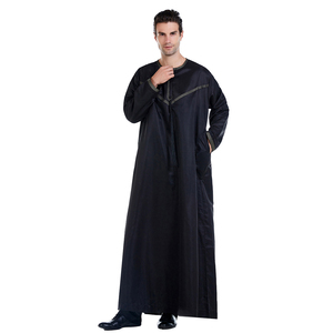 Nouveaux vêtements musulmans Thobes décontractés pour hommes Vente en gros Thobe omanais de haute qualité Thobe / Thawb personnalisé - Product Image 2