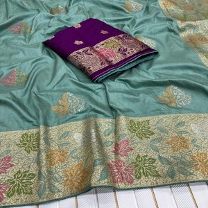 Sari de Seda Dola Pesada VASTRA COTTAGE con Tejido Meenakari Zari, Borde de Pallu con Zari Enriquecido, Blusa con Contraste para Mujer - Product Image 4