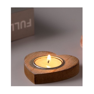 Portavelas de Madera Maciza de Primera Calidad Diseñado para un Ambiente Cálido Iluminado por Velas que Mejora los Interiores del Hogar con un Atractivo Rústico pero Moderno - Product Image 4