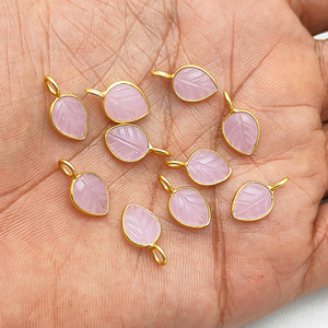 จี้รูปใบไม้แกะสลักด้วยมือ ประดับเพชร เงินแท้ชุบทอง สำหรับชาวคริสต์ ดีไซน์มินิมอล ขายส่งสำหรับงานแต่งงาน - Product Image 1