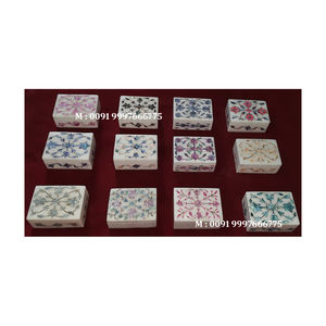 Boîtes à bijoux en marbre blanc avec une bonne finition et des motifs différents en nacre polie pour la décoration de la maison et les cadeaux - Product Image 1