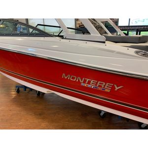 Bateau de luxe Monterey 224FS 2024 avec moteur MerCruiser inboard/outboard, réservoir de carburant de 55 gallons, profondeur de 3 pieds - Product Image 4