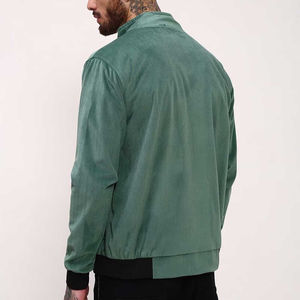 Chaqueta bomber de estilo urbano para hombre, diseñada para uso en la ciudad, que ofrece aislamiento, acabado suave y comodidad flexible durante todo el día. - Product Image 3